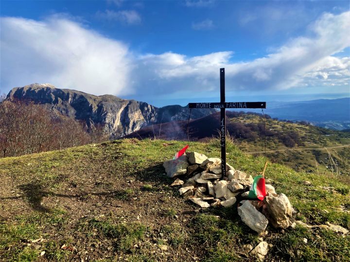 Escursione  ad anello dal Borgo di Valle Piola -Monte della Farina - Trekkinguide