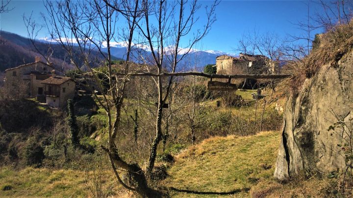 Escursione ad anello nel borgo di Laturo - Trekkinguide